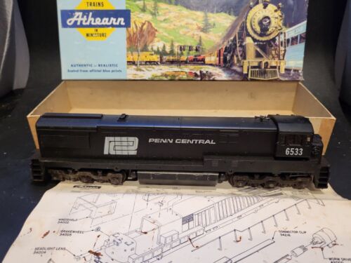 Athearn 3423 Penn Central U28C Powered Diesel Locomotive with Box - Picture 1 of 9