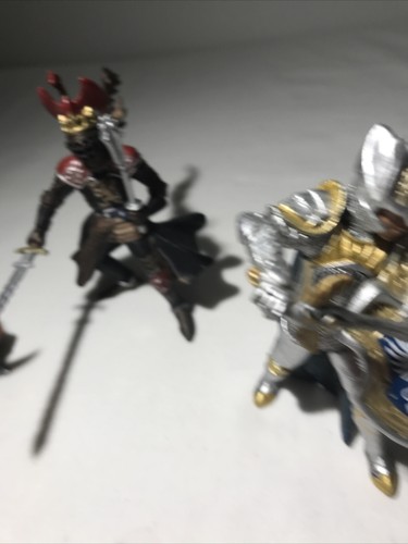 Schleich, Papo World of Knights Lot Of 3 Black Red And Silver Knights Sword - Picture 3 of 8