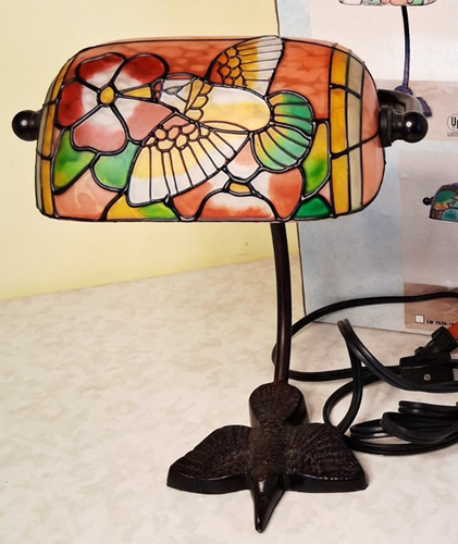 Tiffany Style Hummingbird Table Stain Glass looking  11” Tall bankers lamp Q0