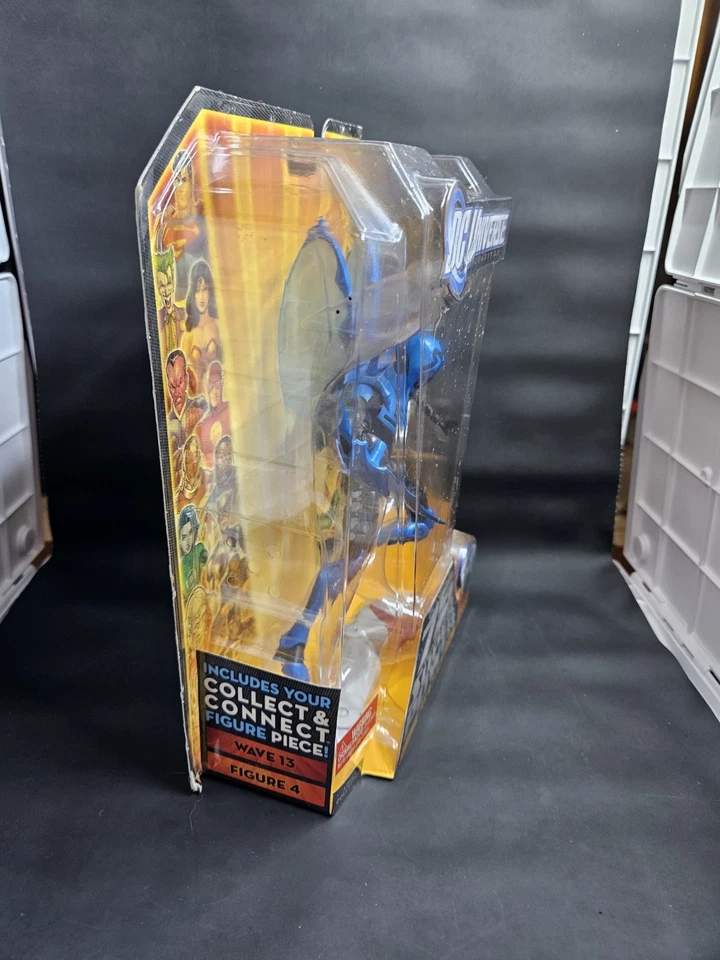 Figura de acción DC Universe Classics Blue Beetle completa Trigon Build A Figure Foto 2 de 4