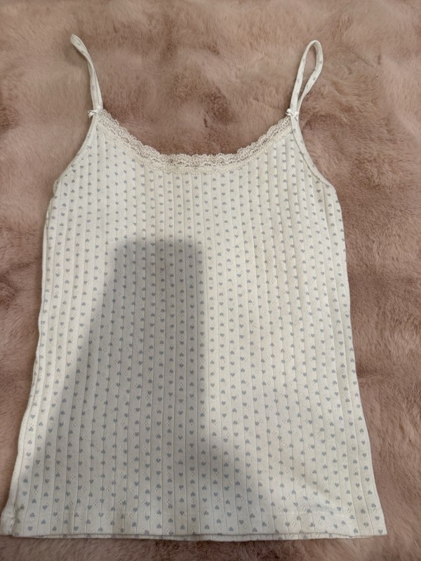Brandy Melville [BRAND NEW] tank top w/ white bows, light blue hearts, and lace