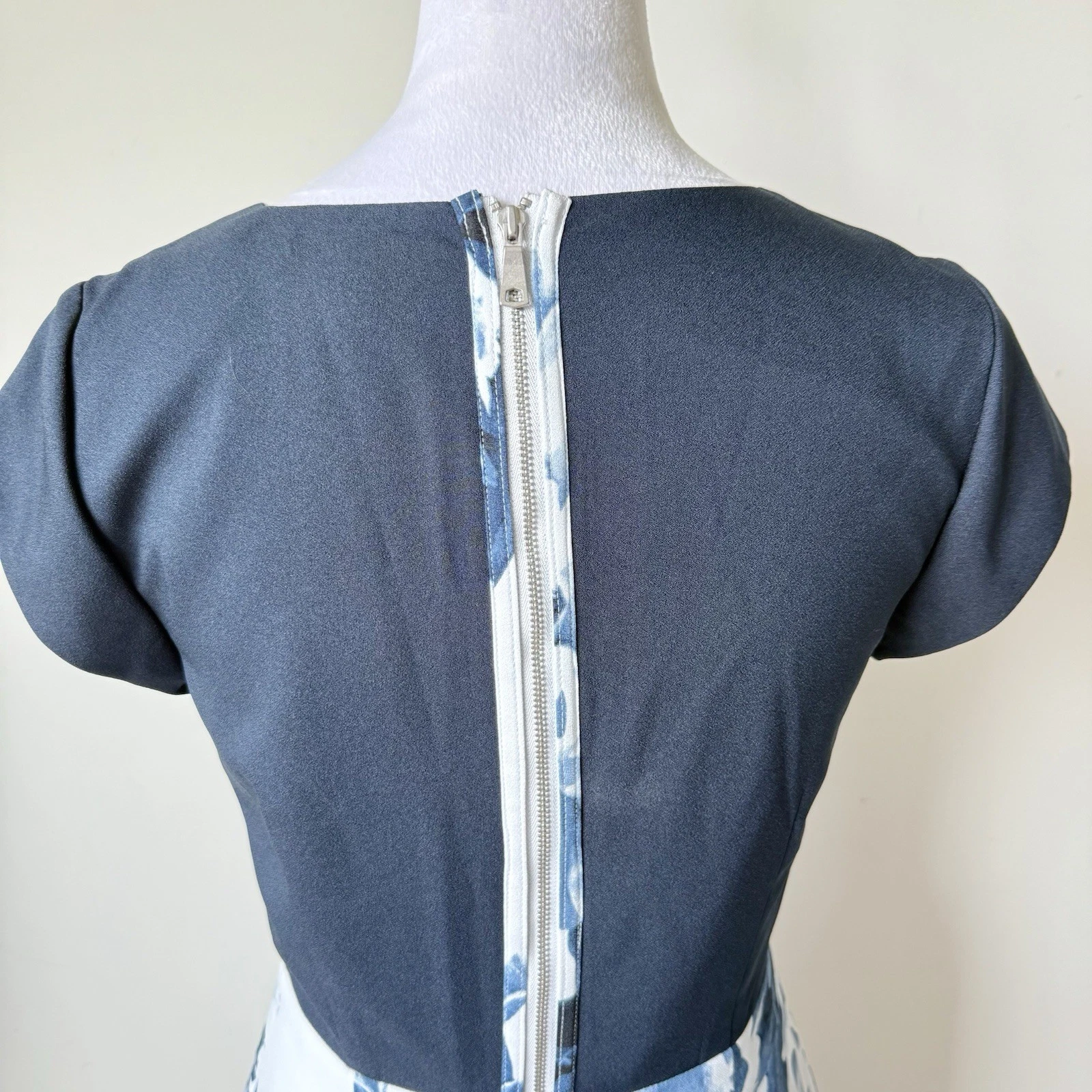 VETEMENTS Abito tubino Banana Republic floreale scollo a V con cerniera esposta TG. 2