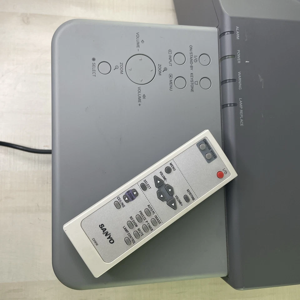 Sanyo PLC-XL50 KM3-XL5000 3LCD Short Throw XGA Conference Room Projector LOW HRS - Image 2 of 4