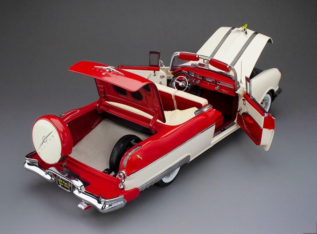 Sun Star - 1:18 Pontiac Star Chief Open-Top Convertible Castle