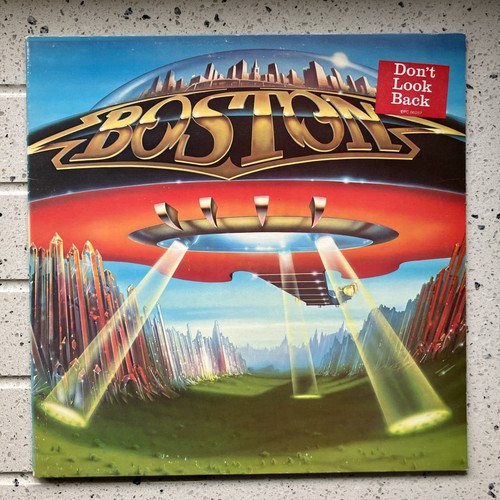 BOSTON: DON'T LOOK BACK vinyl LP gatefold very good condition low start !