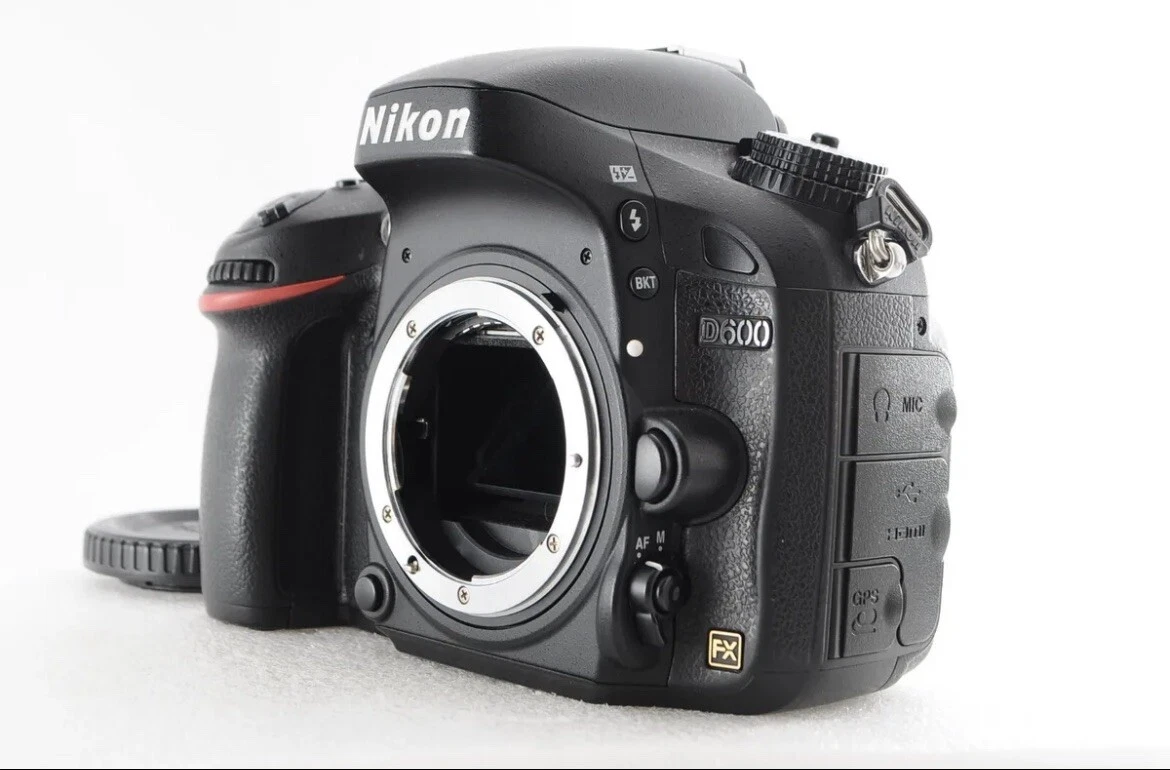 nikon d600 body, 24.3 MP Full Frame with 2 new batteries, 32G card