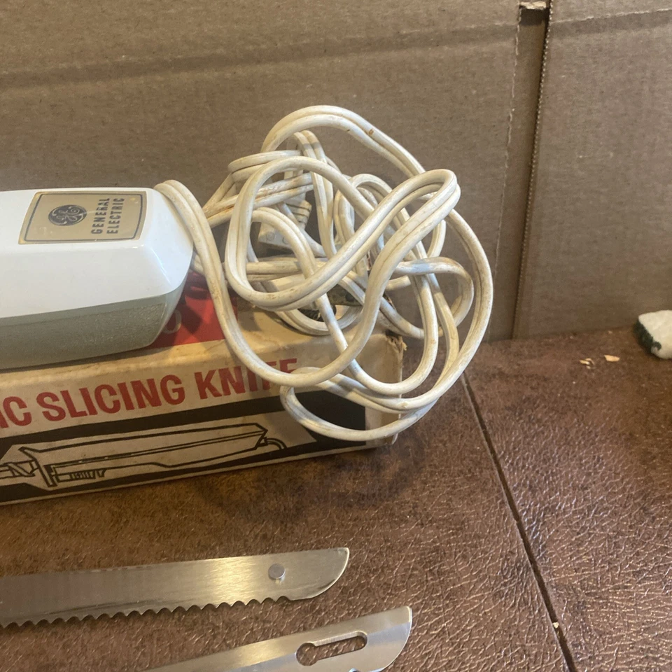 Cuchillo de rebanar eléctrico personalizado de cocina GE General Electric EK15 de colección. unteste Foto 3 de 4