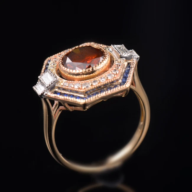 Anillo de compromiso de diamantes granate rojo natural para mujer joyería de piedras preciosas de oro de 14K 2 tonos Foto 2 de 4