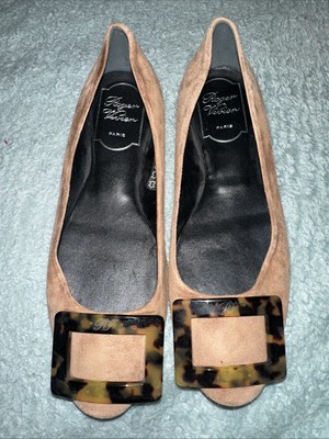 Roger Vivier Tan Suede Tortoiseshell Buckle Flats Size 35/US 5