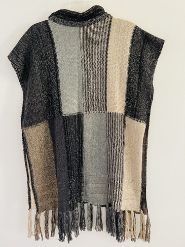 Banyan Tree Women’s Blue Beige Poncho Knit Top Shawl Fringe Sweater One Size - Picture 7 of 9