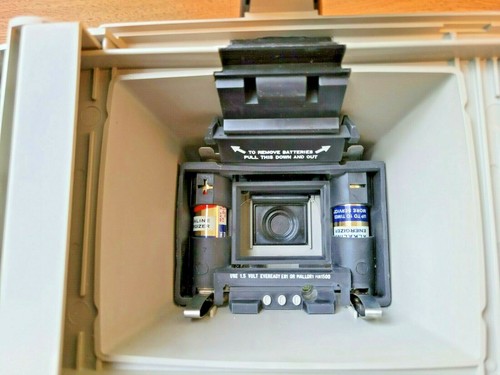 Vintage Polaroid Model 3000 Big Swinger Land Instant Camera w/ Accessories - Picture 11 of 11