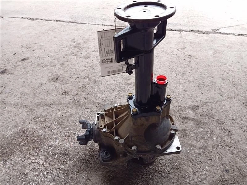 1995-1997 Chevrolet Chevy Tahoe Front Axle Differential Carrier 3.73 Ratio OEM - Image 4 of 4