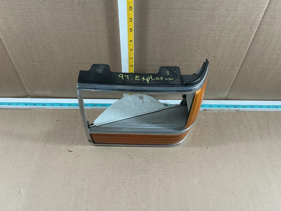 Luz de señalización de giro de esquina lateral izquierda Ford Explorer 1991-1994 y moldura cromada Foto 4 de 4