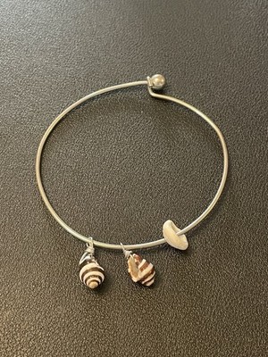 Hummel Schneckenhaus & Puka Perlen Armreif Armband - Handarbeit Strandschmuck