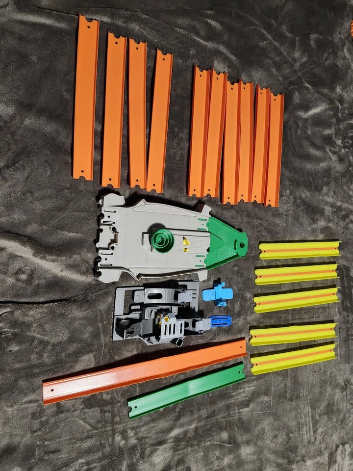 Hot Wheels Track Lot 21 Pieces  Orange Blue Green Yellow Connectors  - Image 2 of 2