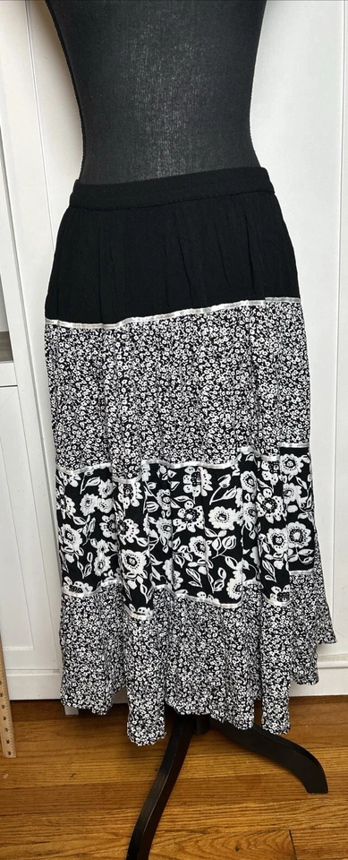 Cathy Daniel 女式波西米亚长款黑色白色花卉分层迷笛蓬裙大号 — 第 3/4 张图片