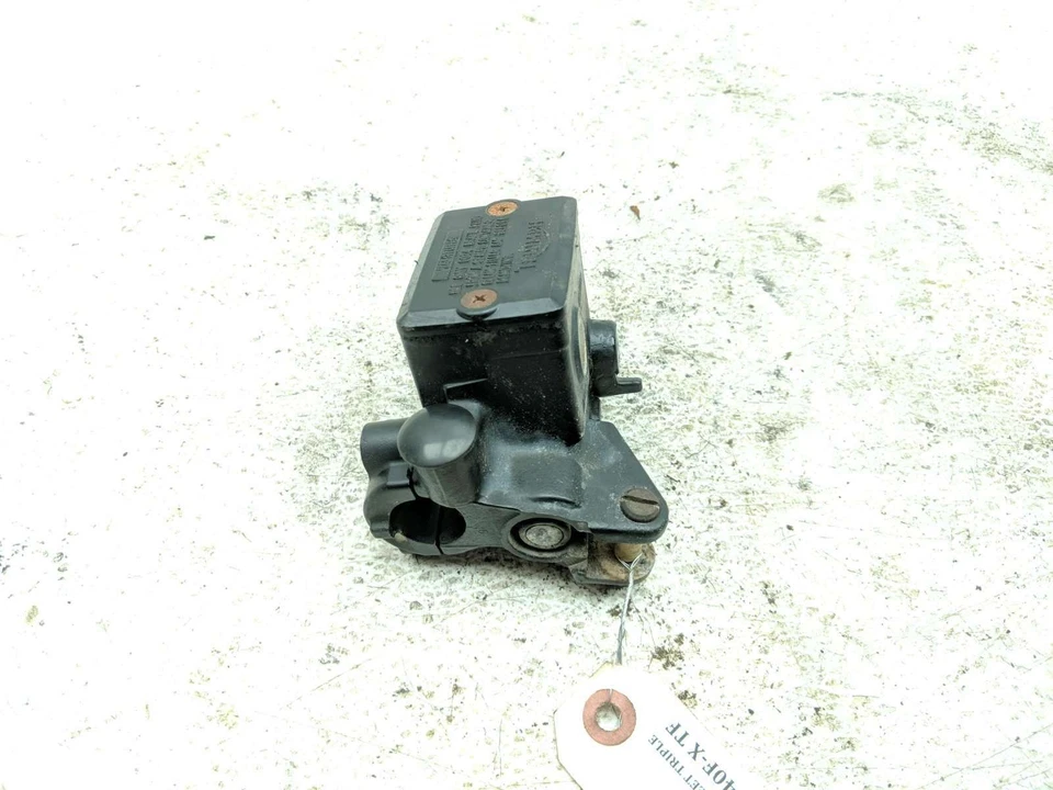 Cilindro maestro freno delantero derecho triple Triumph 675 Street 07-12 Foto 4 de 4