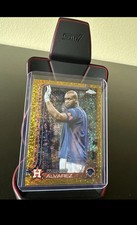 2025 Topps Chrome - Image Variation Yordan Alvarez  Gold Speckle Refractor /50