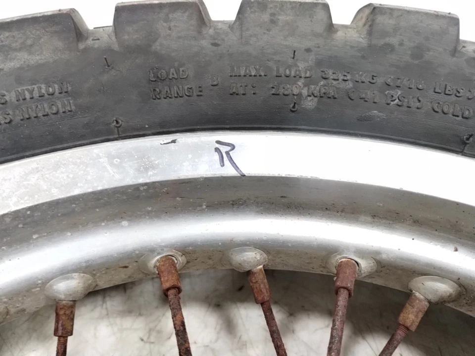 Llanta trasera Kawasaki KLR650 2007 recta (sin neumáticos) 17" X 2,50 Foto 2 de 4