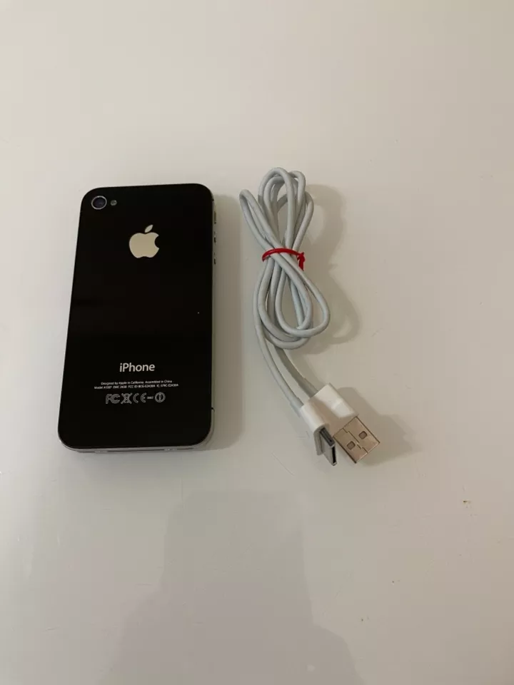 Apple iPhone 4 - 32GB - Black (Unlocked) A1332 (GSM) (CA) - Image 4 of 4