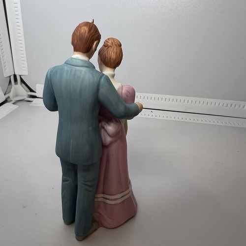 HALLMARK 1998 RECUERDO PORCELANA ADORNO FECHADO "NUEVA LLEGADA" NUEVO EN CAJA - Imagen 4 de 9