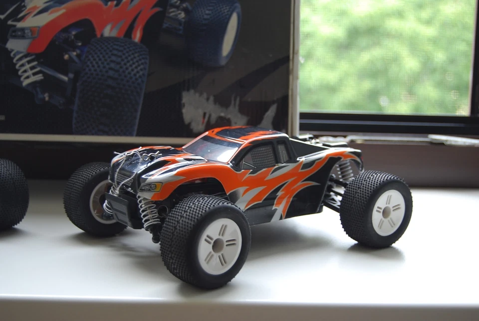 2x Vintage RARE Mini Rave 1/18 RC Truggy Caster Racing Fusion F18 ROBBE HYmodel - Bild 3 von 4