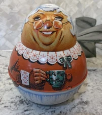 Vintage Bristol Ware Roly Polys Mrs. Claus Tin 1981 New Jersey USA Christmas
