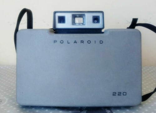Polaroid PIC-300 Fotocamera Istantanea Classica Nero - Design Compatto, Flash Automatico, Compatibile Con Pellicola 301, 4 Batterie AA, Regalo Vintage - 3