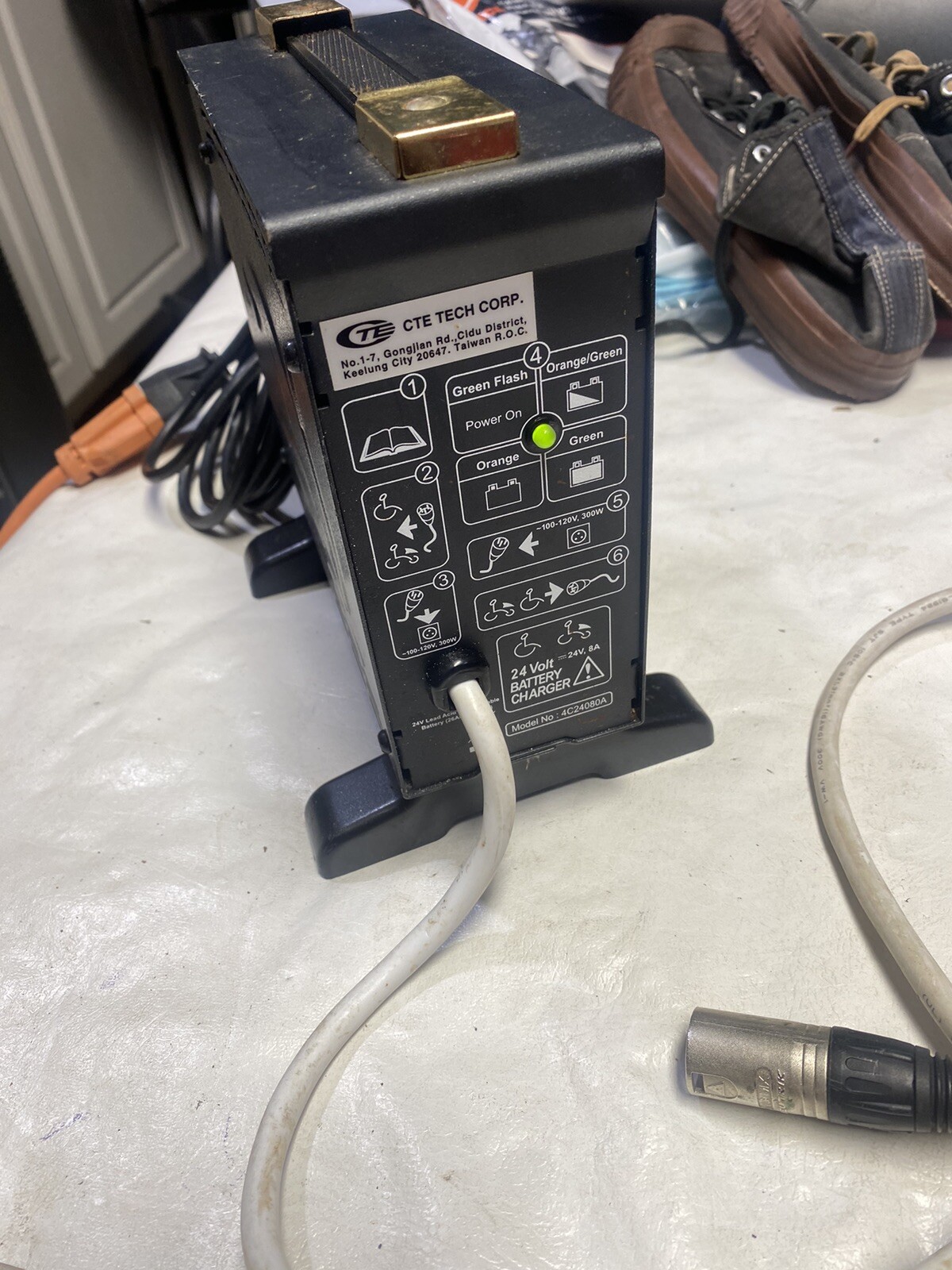 Invacare CTE 24 Volt 8A Power Wheelchair Scooter Battery Charger 3 Pin