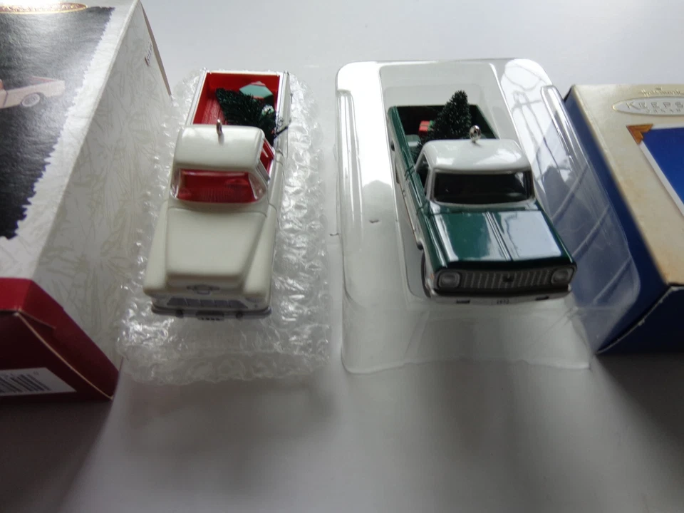 Lote de 2 piezas de adornos vintage Hallmark 1955 Chevy Cameo y 1972 Chevy Cheyenne Foto 3 de 4
