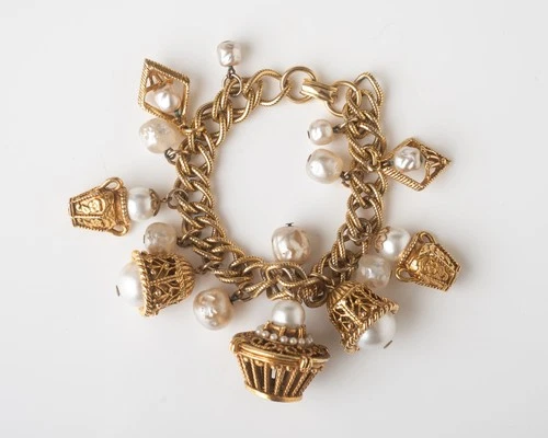 MASSIVE VTG GILDED GOLDEN CHARM BRACELET FAUX PEARLS Unsigned MIRIAM HASKELL ?