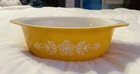 Vintage Pyrex Butterfly Gold 043 1-1/2 Quart Oval Casserole Dish