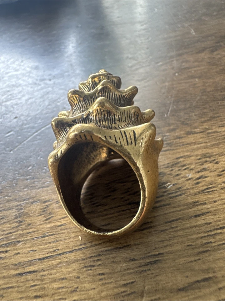 "LUCKY" Brand Antiqued Gold Tone Conch Sea Shell Spiral Ring - Size 7 - Image 2 of 4