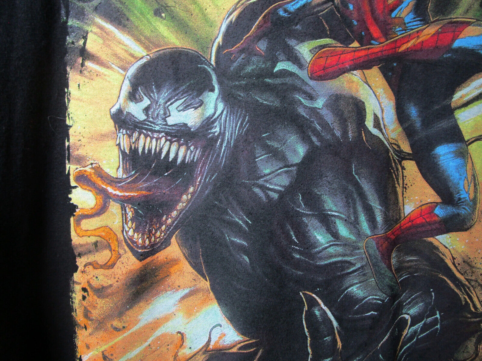 Marvel Comics Men's XL Spiderman Venom Battle T -… - image 4