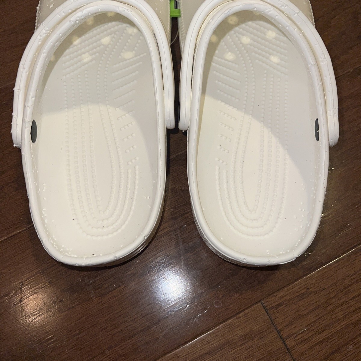 Crocs Unisex CLASSIC CLOG (white, men 8; women 10) Defective NWT