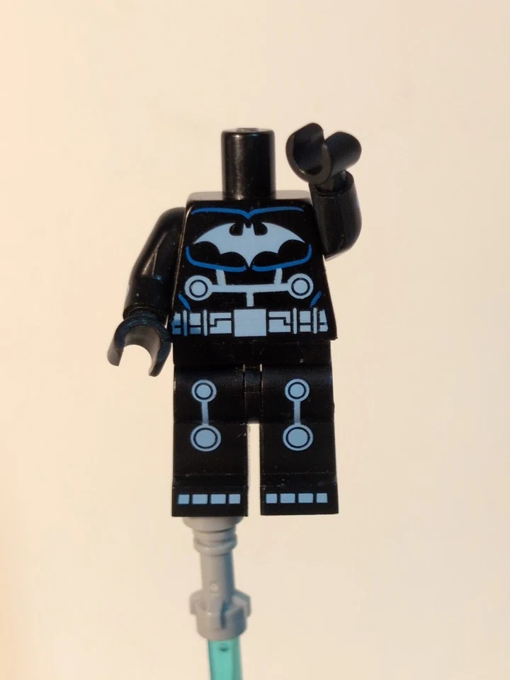 LEGO Minifigura Electro Traje Batman II DC Exclusivo Superhéroe sh046 Sin Cabeza  Foto 2 de 4