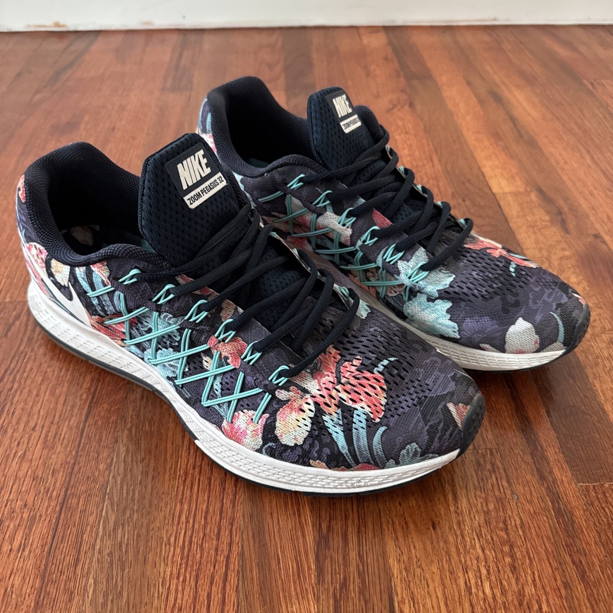 nike running shoes flowers
