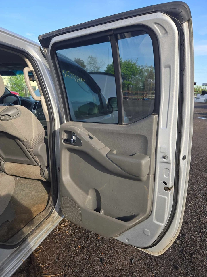 Rear Door NISSAN FRONTIER Right 05 06 07 08 09 10 11 12 13 14 15 16 17 18 Foto 2 de 3