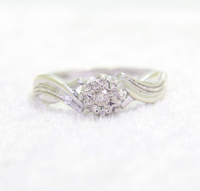 Natürlicher Diamant-Solitärring 9 kt Weißgold gepunzt US 41/4 UK i
