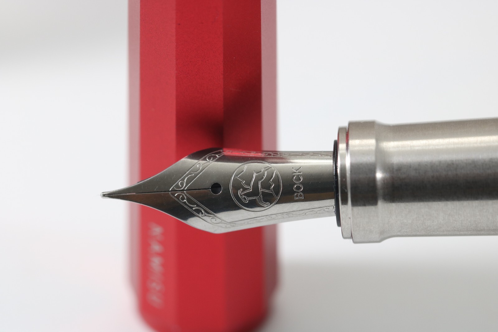 Namisu IXION Anodised Alluminium Medium Fountain Pen & Stainless Steel