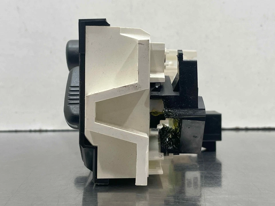 2008 Isuzu I-290 Heater A/C Climate Temperature Control Switch OEM 15858833 - Image 4 of 4