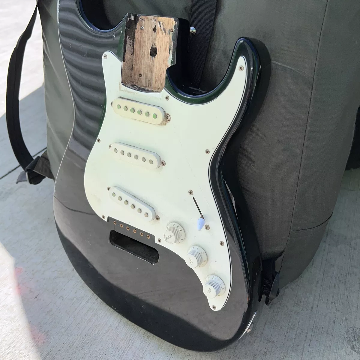 Used samick mb1 malibu electric guitars black outlet