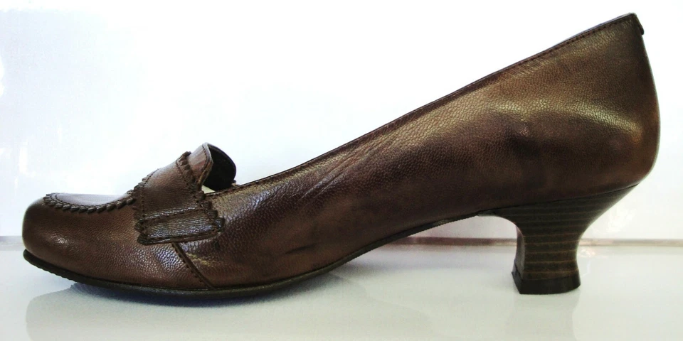 Salón de piel cuero tacón bajo alta calidad marca Paker Español, -50% descuento - Imagen 2 de 4