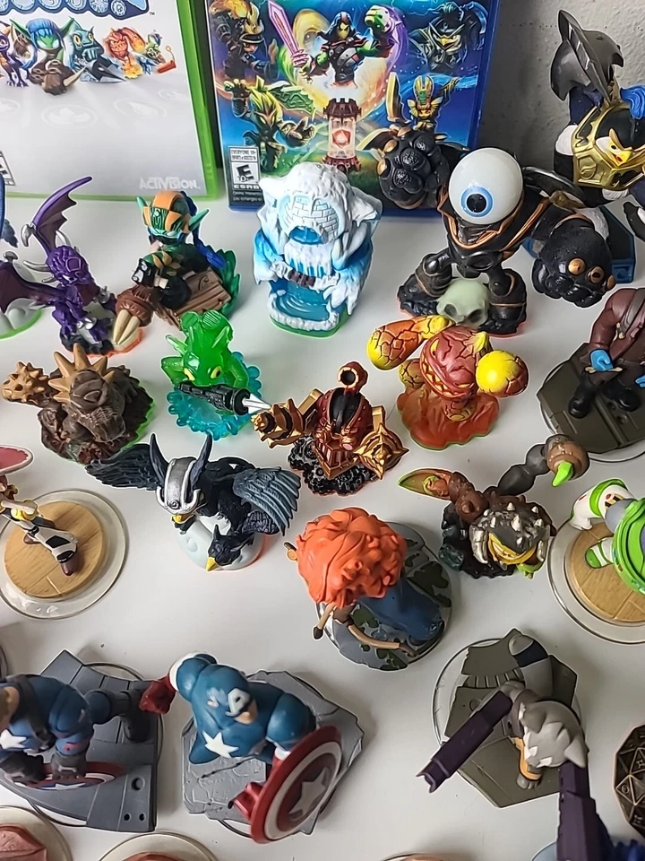 Lote de 138 Piezas Personajes Skylanders y Disney Infinity con Juegos y Bases Foto 4 de 4