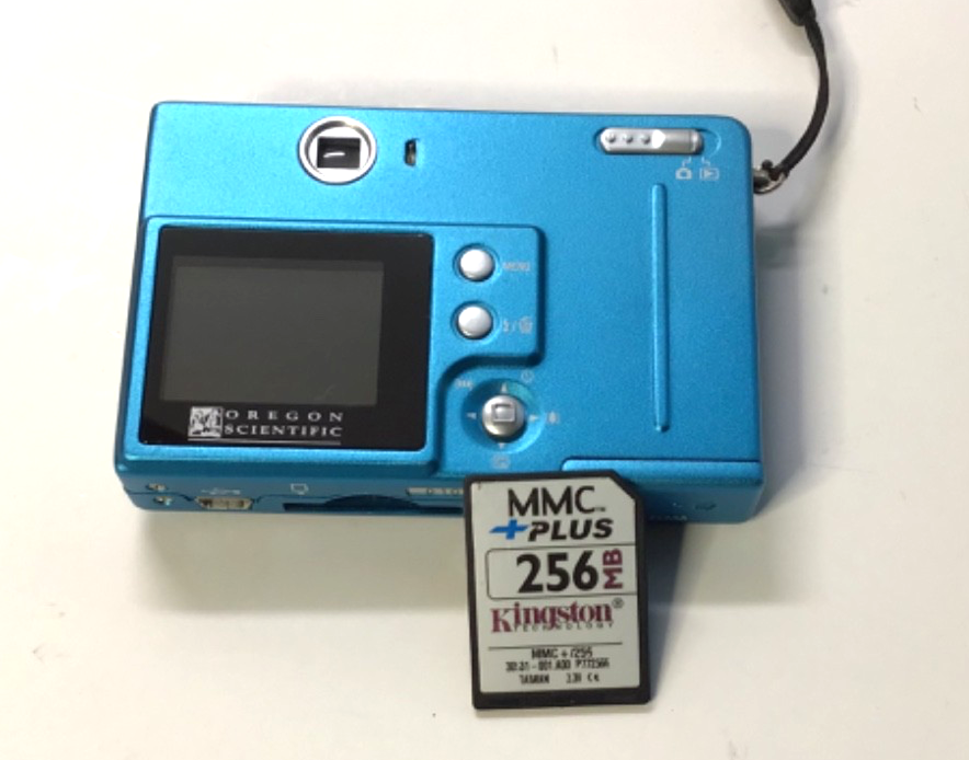 OREGON SCIENTIFIC DS6639 MINI CAMERA - COLOR BLUE - 2.0M W/MEMORY