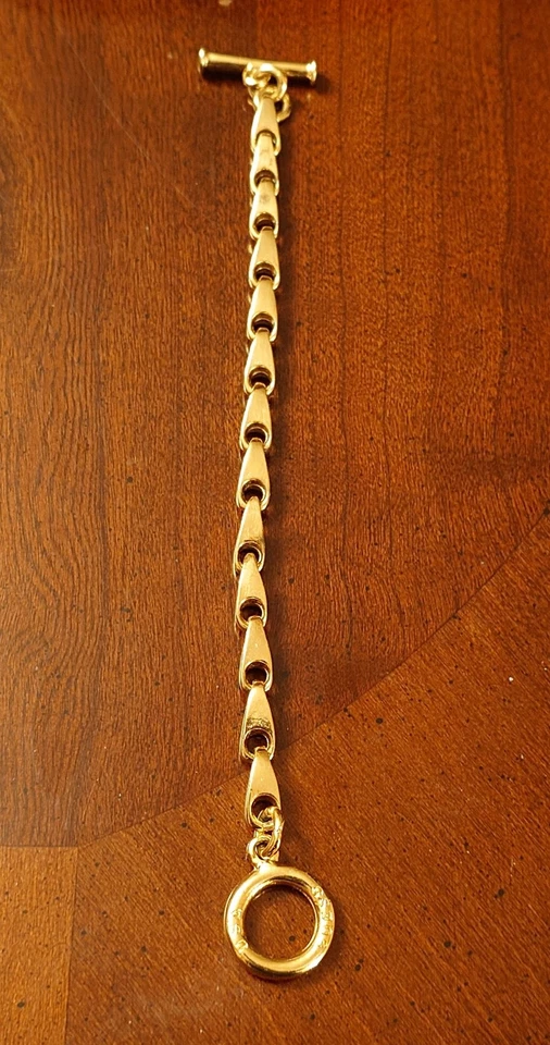 Pulsera Guess, Tono Dorado, Bisutería, Usada Foto 3 de 3