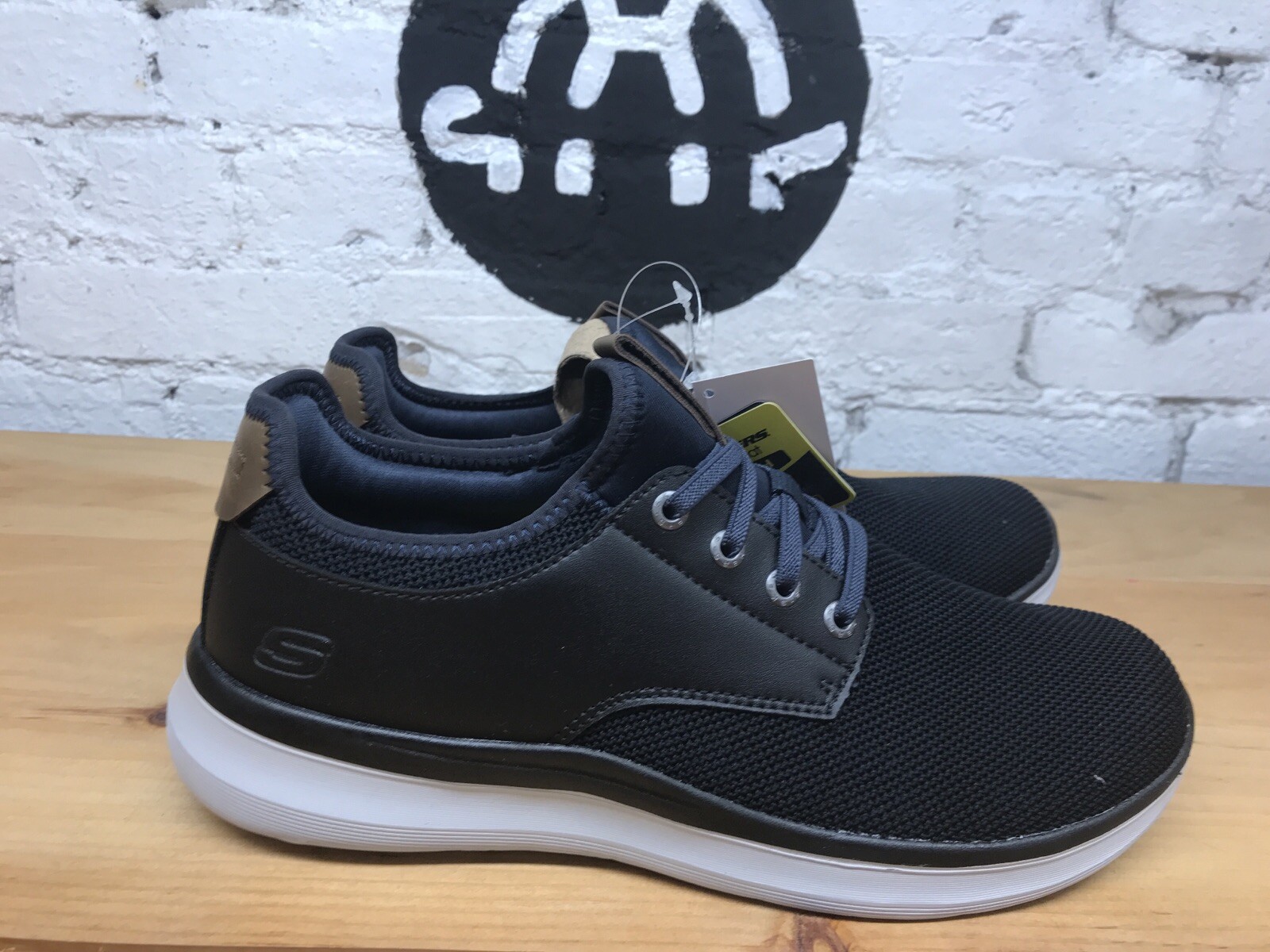 Skechers Men Streetwear Delson Slip 