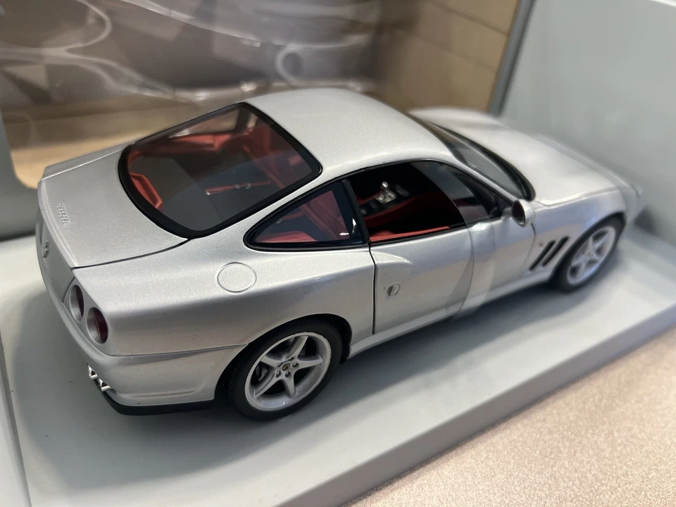 UT Models Bundle lot: 1:18 Ferrari Maranello RED + SILVER - Image 3 of 4