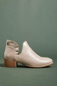 seychelles ruffle bootie
