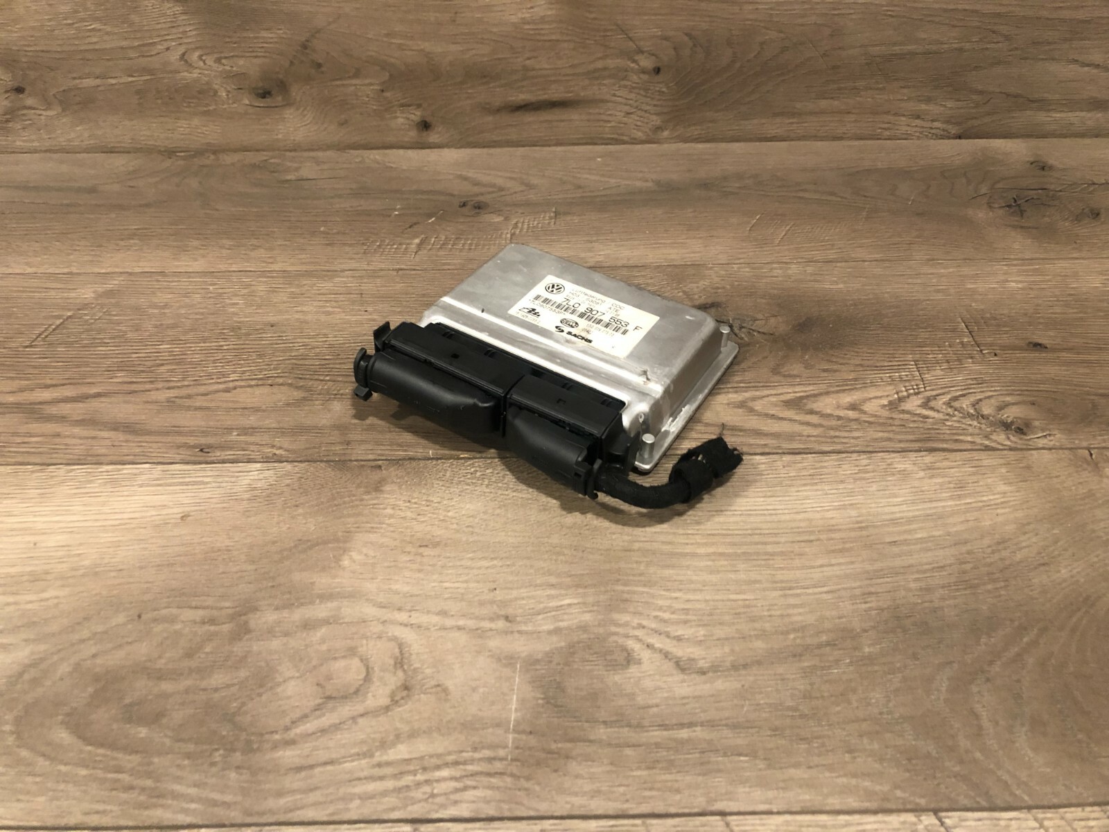 0406 VOLKSWAGEN VW TOUAREG AIR SUSPENSION ACTIVE CONTROL MODULE